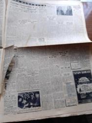 Cumhuriyet Gazetesi - 26 Şubat 1955 - Başvekil Adnan Menderes Dün Bağdat'tan Geri Döndü - Başvekil Adnan Menderes Bağdat Havaalanında Nuri Said Paşa İle Birlikte Fotoğraf - 2,5 ve 5 Liralıklar Metal Oluyor - Fransa Ordu Takımı İle Maç Yapacağız -  Yeni 100 Hastane Asistanı İçin Mecliste Dünkü Tartışmalar - Fantezi Kravatlı Sahte Şubat Mehmet Kuloğlu - 8000 Beyin Ameliyatı Yapan Cerrah Herbert Oliver İstanbul'da - Sisli Ufuklar Yazan Taylor Caldwell Yazı Dizisi - Önümüzdeki 5 Yıl Harp Olmayacak - Hacıbeyzade Yazan Burhan Felek Köşe Yazısı - Fenerbahçe Hacettepeyi 6 3 Yendi - İstanbul Venedik Kılıç Müsabakaları - Bir Bekarın Sevgilileri Yazan Maurice Dekobra Yazı Dizisi - İstanbul Belediyesi Şehir Tiyatroları Dram Kısmında Altıncı Kat Oyunu - Günün Resimleri - Resimli Roman Gangsterler Yatağı Yazan George Simenon - Günün Resimleri - Shell - Gözen Kremleri - Facta Hesap Makinesi