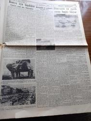 Cumhuriyet Gazetesi - 18 Eylül 1954 - Tunçbilek Elektrik Santralinin Temeli Dün Törenle Atıldı - Başvekil Adnan Menderes Afyon'da Çimento Fabrikasının Temel Atma Töreninde Nutkunu Söylerken Fotoğraf - Cumhurbaşkanı Celal Bayar Halkı Selamlıyor - Polis Ziya Sebat İşlediği Cinayeti Aydınlatıyor - Ankara'ya Gelen Müslüman Kardeşlerin Temsilcileri - Adsız Sultan Yazan Kemal Ragıp Yazı Dizisi - Londra Geceleri Yazan Robert Fabian Yazı Dizisi - Taksim Belediye Bahçesi Boşaltılıyor - Bulgaristan'da Ayaklanma - Trafik Kanununa Uymayanlara Verilecek Ceza - Arap Aleminin Meşhur Şarkıcısı Ümmü Gülsüm Bir Doktorla Nişanlandı - Fenerbahçe Galatasaray Anlaşmazlığı Sona Erdi - Beşiktaşlılar İsrail'e Gittiler - Sovyet Rusya Atletizm Şampiyonası - Amerika'da Eski Otomobillerin İştirak Ettiği Yarış Fotoğrafı - Denedikten Tarihi Gondol Festivali Fotoğrafı - Resimli Roman Yeşil Saksı Yazan George Simenon Yazı Dizisi - Film Yıldızı Neriman Köksal Puro Tuvalet Sabunu Kullanıyor - Arı Bisküvileri - Radyolin