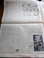 Cumhuriyet Gazetesi - 18 Eylül 1954 - Tunçbilek Elektrik Santralinin Temeli Dün Törenle Atıldı - Başvekil Adnan Menderes Afyon'da Çimento Fabrikasının Temel Atma Töreninde Nutkunu Söylerken Fotoğraf - Cumhurbaşkanı Celal Bayar Halkı Selamlıyor - Polis Ziya Sebat İşlediği Cinayeti Aydınlatıyor - Ankara'ya Gelen Müslüman Kardeşlerin Temsilcileri - Adsız Sultan Yazan Kemal Ragıp Yazı Dizisi - Londra Geceleri Yazan Robert Fabian Yazı Dizisi - Taksim Belediye Bahçesi Boşaltılıyor - Bulgaristan'da Ayaklanma - Trafik Kanununa Uymayanlara Verilecek Ceza - Arap Aleminin Meşhur Şarkıcısı Ümmü Gülsüm Bir Doktorla Nişanlandı - Fenerbahçe Galatasaray Anlaşmazlığı Sona Erdi - Beşiktaşlılar İsrail'e Gittiler - Sovyet Rusya Atletizm Şampiyonası - Amerika'da Eski Otomobillerin İştirak Ettiği Yarış Fotoğrafı - Denedikten Tarihi Gondol Festivali Fotoğrafı - Resimli Roman Yeşil Saksı Yazan George Simenon Yazı Dizisi - Film Yıldızı Neriman Köksal Puro Tuvalet Sabunu Kullanıyor - Arı Bisküvileri - Radyolin