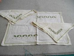 ESKİ  -  İŞLEMELİ SEHPA ÖRTÜSÜ - 3 ADET