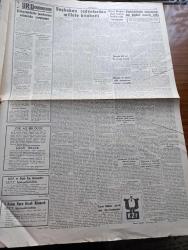 Cumhuriyet Gazetesi - 18 Ocak 1962 - Başbakan İsmet İnönü Demokrasiden Vazgeçilmeyecek  Dedi - Bir İki Yıl Geri Bırakılsa Yazan Nadir Nadi Köşe Yazısı - Dominikte İktidarı Dün Bir Sivil Askeri Cunta Ele Aldı - Ragıp Gümüşpala Adalet Partisi Ve CHP Gericilik Ve Komünizmi Tenkil Edecektir Dedi - Kayseri'de 4 Yassıada Mahkumuna Dün Geniş Çapta Tezahürat Yapıldı - Erguvan Ağacı Yazan A. J. Cronin Yazı Dizisi - Soğuk Algınlığına Karşı Vicks - Tiyatro Cüneyt Gökçer Ne Diyor Yazan Lütfi Ay - Devlet İşleri Yazan Burhan Felek Köşe Yazısı - Mussolini'nin Oğlu İle Sophia Loren'in Kız Kardeşi Üç Mart'ta Evleniyorlar - İstatistikler Fransız Halkının Brigitte Bardot'tan Bıktığını Söylüyor - Bay Oscar Karikatür - İstanbul'un Taşı Toprağı Yazan Orhan Kemal Yazı Dizisi - Bugünkü Radyo Programı - Dolmabahçe Stadına Nihayet Dün Işıklandırma Direklerinin İlki Dikildi - İstanbul Kız Lisesi Voleybolda Şampiyon - Fenerbahçe Beşiktaş Rövanşı Oynuyorlar - Gripin