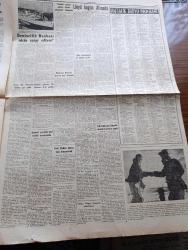 Cumhuriyet Gazetesi - 10 Şubat 1958 - Adnan Menderes Bursa'da Kıbrısa Dair Konuştu - Balıkesir Lisesi Öğrencilerimin Kanlarıyla Çizdikleri Türk Bayrağı Ve Kıbrıs Haritası Fotoğrafı - Profesör Hüseyin Nail Kubalı Danıştaya Başvuracak - Serbest Güreşte Fin Takımını 8 0 Yendik Fotoğrafı - Bize Kasımpaşalı Eli Maşalı Derler -  Kansere Karşı Yeni Bir İlaç Methotrexate - Dünya'nın En Büyük Emniyet Teşkilatı FBI'in Hikâyesi Çeviren M. Kenan Kan Yazı Dizisi - Seni Sevmek Kaderim Yazan Sinclair Lewis Yazı Dizisi - Filozoflar Ansiklopedisi Yazan Hasan Ali Yücel - Amerika Bu Yıl Aya Bir Roket Gönderecek - Senenin En İyi Kadın Ve Erkek Yıldızları Alex Guinnes Ve Heather Spears - Prenses İrene Kaşık Patates Oyununda Fotoğrafı - Bu Haftaki Yıldız Falınız - İstanbul 24 Saat Yapılacaklar Programı - Galatasaray İstanbulspor Engelini Kolay Aştı 2 0 - Basketbolda Heyecan Galatasaray Moda Maçı Bugün - Galatasaray'ın Eski Kaptanı Arslan Nihat Kriz Geçirdi - Fenerbahçe 13 Yıldız 1 - Lefter Küçükandonyadis