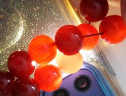 OSMANLI DÖNEMİ MALZEMEDEN YAPILMA ŞIKIR ŞIKIR HARİKA KIRMIZI RENKLİ YELPAZELİ GÜMÜŞ PÜSKÜLLÜ MUHTEŞEM SIKMA KEHRİBAR TESPİH 4ZZ2RR ÇOK NADİR