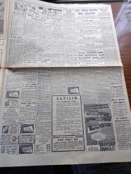 Cumhuriyet Gazetesi - 25 Kasım 1956 - Irak Suriye Hududu Dün Kapatıldı - Mısır Diktatörü Nasır Dün Yeni Bir Hadise Çıkardı - Rusya'dan Gelen Silahların Boşaltıldığı Lazkiye Limanını Gösterir Harita - Türkiye 3. Dünya Harbini Önledi - Gaz Karnelerinin Dağıtımına Başlanıyor Fotoğrafı - Bol Balıktan Şikayet - Avrupa Petrol Buhranı Nasıl Başladı Ve Yayıldı - Dünya Sulhunu Tehlikeye Atan Ortadoğu Petrolleri Yazan Yüksek Petrol Mühendisi Tevfik Sadullah - Yeni Bir Teknik Bilim Durağı Yazan Hasan Ali Yücel - Ankara Vapuru 30 Kasım'da Sefere Çıkıyor - Haftanın Şakaları Yazan Burhan Felek - Tarihin Tarihi İmparatoriçe Öjeni Yazan Alain Decause - İstanbul Belediyesi Şehir Tiyatrosu Dram Kısmında Gizli Anne Oyunu - Suriye Toprakları Üzerinden Gündüzleri Uçak Geçmesini Yasak Etti - Türkiye Çekoslovakya Milli Maçı Bugün Oynanıyor - XVI. Olimpiyat Oyunları - Amerikalı Atletlerin Başarılı Günü - Güreş Biletleri Karaborsada - Kasımpaşa Beyoğlusporu 2 1 Yendi - Beşiktaş Beykoz Maçı Bugün Oynanıyor