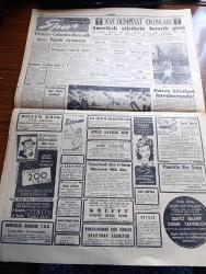 Cumhuriyet Gazetesi - 25 Kasım 1956 - Irak Suriye Hududu Dün Kapatıldı - Mısır Diktatörü Nasır Dün Yeni Bir Hadise Çıkardı - Rusya'dan Gelen Silahların Boşaltıldığı Lazkiye Limanını Gösterir Harita - Türkiye 3. Dünya Harbini Önledi - Gaz Karnelerinin Dağıtımına Başlanıyor Fotoğrafı - Bol Balıktan Şikayet - Avrupa Petrol Buhranı Nasıl Başladı Ve Yayıldı - Dünya Sulhunu Tehlikeye Atan Ortadoğu Petrolleri Yazan Yüksek Petrol Mühendisi Tevfik Sadullah - Yeni Bir Teknik Bilim Durağı Yazan Hasan Ali Yücel - Ankara Vapuru 30 Kasım'da Sefere Çıkıyor - Haftanın Şakaları Yazan Burhan Felek - Tarihin Tarihi İmparatoriçe Öjeni Yazan Alain Decause - İstanbul Belediyesi Şehir Tiyatrosu Dram Kısmında Gizli Anne Oyunu - Suriye Toprakları Üzerinden Gündüzleri Uçak Geçmesini Yasak Etti - Türkiye Çekoslovakya Milli Maçı Bugün Oynanıyor - XVI. Olimpiyat Oyunları - Amerikalı Atletlerin Başarılı Günü - Güreş Biletleri Karaborsada - Kasımpaşa Beyoğlusporu 2 1 Yendi - Beşiktaş Beykoz Maçı Bugün Oynanıyor