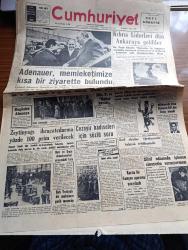 Cumhuriyet Gazetesi - 3 Nisan 1957 - Batı Almanya Başbakanı Adenauer Memleketimize Kısa Bir Ziyarette Bulundu  Adnan Menderes'in Elini Sıkarken Fotoğraf - Pide Kuyruğu Fotoğrafı - Hürriyet Partisi Ve Bahar Havası - Kıbrıs Liderleri Doktor Fazıl Küçük Ve Faiz Kaymak Dün Ankara'ya Geldiler - Zeytinyağı İhracatçılarına Yüzde 100 Prim Verilecek - Cezayir Hadiseleri İçin Sözlü Soru - Milletvekili İrfan Aksu'nun Demokrat Parti'den İhracı İstendi - 50 Yıl Evvelki Kuleli'den Hatıralar Nizamiye Kapısı Yazan Hasan Amca Yazı Dizisi - Kırkıncı Oda Yazan Peride Celal Yazı Dizisi - Avrupa'da Komünist Gazeteler Kapanıyor - Amerika Süveyş Kanalını Boykot Etmeyecek - Kızımız Ayla Helvacıoğlu'nun Stuttgart Radyosunda Gösterdiği Başarı - Televizyon Zararlı İmiş - Cumhuriyet Tefrikası Kör Düğüm Çeviren Hatice Vildan Yazı Dizisi - Galatasaray Basketbolda Beşiktaş'ı 81 53 Yendi - Futbolun Yaşayan Kralı Stanley Matthews - Alphons Halimi Horoz Siklet Dünya Şampiyonu Oldu - General Electric Ampul
