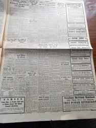 Cumhuriyet Gazetesi - 3 Nisan 1957 - Batı Almanya Başbakanı Adenauer Memleketimize Kısa Bir Ziyarette Bulundu  Adnan Menderes'in Elini Sıkarken Fotoğraf - Pide Kuyruğu Fotoğrafı - Hürriyet Partisi Ve Bahar Havası - Kıbrıs Liderleri Doktor Fazıl Küçük Ve Faiz Kaymak Dün Ankara'ya Geldiler - Zeytinyağı İhracatçılarına Yüzde 100 Prim Verilecek - Cezayir Hadiseleri İçin Sözlü Soru - Milletvekili İrfan Aksu'nun Demokrat Parti'den İhracı İstendi - 50 Yıl Evvelki Kuleli'den Hatıralar Nizamiye Kapısı Yazan Hasan Amca Yazı Dizisi - Kırkıncı Oda Yazan Peride Celal Yazı Dizisi - Avrupa'da Komünist Gazeteler Kapanıyor - Amerika Süveyş Kanalını Boykot Etmeyecek - Kızımız Ayla Helvacıoğlu'nun Stuttgart Radyosunda Gösterdiği Başarı - Televizyon Zararlı İmiş - Cumhuriyet Tefrikası Kör Düğüm Çeviren Hatice Vildan Yazı Dizisi - Galatasaray Basketbolda Beşiktaş'ı 81 53 Yendi - Futbolun Yaşayan Kralı Stanley Matthews - Alphons Halimi Horoz Siklet Dünya Şampiyonu Oldu - General Electric Ampul