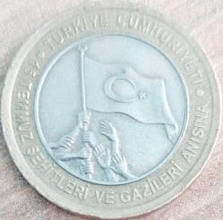 1 LİRA, 2016 ÇÇT+ düz (15 Temmuz Şehitleri ve Gazileri Anısına Hatıra Para)