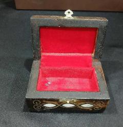 Mücevher Kutusu, AHŞAP ÜZERİ YOĞUN SEDEF KAPLI MÜCEVHER KUTUSU 12 CM x 6 CM.