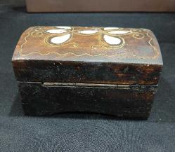 Mücevher Kutusu, AHŞAP ÜZERİ YOĞUN SEDEF KAPLI MÜCEVHER KUTUSU 12 CM x 6 CM.