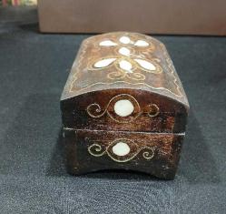 Mücevher Kutusu, AHŞAP ÜZERİ YOĞUN SEDEF KAPLI MÜCEVHER KUTUSU 12 CM x 6 CM.