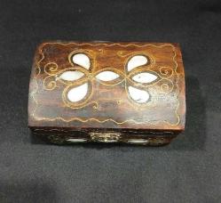 Mücevher Kutusu, AHŞAP ÜZERİ YOĞUN SEDEF KAPLI MÜCEVHER KUTUSU 12 CM x 6 CM.