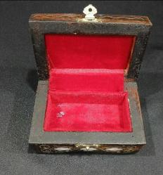 Mücevher Kutusu, AHŞAP ÜZERİ YOĞUN SEDEF KAPLI MÜCEVHER KUTUSU 12 CM x 6 CM.