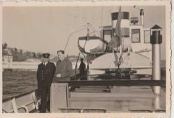 1930 LU YILLAR İSTANBUL BOĞAZI KULELİ ÖNÜNDE  VAPUR GEMİ GÖRSELLİ SİYAH BEYAZ FOTOĞRAF - 2