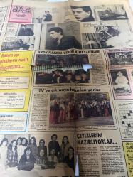HÜRRİYET GAZETESİ HÜRRİYET KELEBEK TV GAZETESİ - 13 Kasım 1980- bugün patron günüdür-kıskanç bir eş misiniz-değerlendirme-zerrin Özer-Meral Zeren-gündüz kıyafetinizi gece kıyafeti yapabilirsiniz-Maher kazak-kumaş elbise-tuzu biberi-hatanın esiri-Serpil barlas-Gökhan Koray-işte Cennet-Mehmet Seyda-doğru Yol-uçurum-düş ve gerçek-mutluluk resimlerini-model olarak ünlü yıldızları alıyorlar-gel teskere gel- İstanbul'un kadın berberleri TV'de bugün