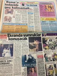 HÜRRİYET GAZETESİ HÜRRİYET KELEBEK TV GAZETESİ DOĞUM GÜNÜ GAZETESİ - 7 Nisan 1985 - Gündüz Tezmen-koç-Aslan-yay-boğa-Başak-oğlak-ikizler-Terazi-kova-yengeç-akrep-balık-bizimkiler-fatoş-Güngörmüşler-dedektif Nik-kayıp Kent-Kavanagh-chıcyoung-Ediz Hun-celalettin Çetin-Nihal akyol-Cemal Dündar-konuşan kargadan kırmızı şeftaliye-Sükrü okçu‘nun eşi Ayşe okçu-nur Alemdar-Kamil başaran-vurun kahpeye-Halide Edip Adıvar’ın unutulmaz eseri-Fatma Girik-muhteşem demirağ-Salih kırmızı-uluer Süer-Nevin Aypar-Ahmet Emin Tan-gani Turanlı-beyaz gece-Cemil İpekçi-Yaprak Özdemiroğlu-Hülya yiğitalp-memo-Zeki alpan-Süheyl eğriboz-Şema göktaş-ekranda yumruklar konuşacak-Önder Somer-Reha yurdakul-perihan Savaş-Robert deniro-kızgın boğa-Recep bilginer-alpago-Metin soysal-işte sorularınız cevaplarınız-bebek bekleyenler tembellik etmeyin-Kemal alemdaroğlu-basur tedavide geç kalmamalı-vücudunuzu tanıyor musunuz- intikam meleği-bu da uçan bisiklet-23 yaşındaki Amerikalı Brad Fassett-Gül derman-Nancy atakan-