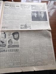 Cumhuriyet Gazetesi - 25 Eylül 1954 - Doğu İllerimizi Karadenize Bağlayan Yeni Kara Yolları - Tıp Kongresi - Cumhurreisi Celal Bayar'ı Aydın'a NATO Komutanı Uğurladı Fotoğraf - Radyo İle Sevkedilen Mermiler - Tren Yolcu Tarifelerine Yüzde 25 Zam Yapıldı - Talebeler Siyasetle Uğraşmalı Mı - Kıbrıs Davası Genel Kurul Gündemine Alındı - 1001 Kuyu Yazan Va Nü Yazı Dizisi - Londra Geceleri Yazan Robert Fabian Yazı Dizisi - Migros Kamyonlarına İki Buzdolabı Konulacak - Müslüman Kardeşler Cemiyeti Albay Nasr İle Mücadeleye Devam Ediyor - İngiliz Fizikçisi John Bernal'a Stalin Mükafatı - İş Ciddileşti Yazan Burhan Felek Köşe Yazısı - Türkiye Yelken Şampiyonası - Sabite Tur Gülerman Beyaz Park'ta - Bugünkü Radyo Programı - Bahçeden Bir Adam Girdi Yazan Perihan Zorlu Yazı Dizisi - Resimli Roman Yeşil Saksı Yazan George Simenon - Mayfer Revüsü Tepebaşı Cumhuriyet Pavyon Ve Lokantasında