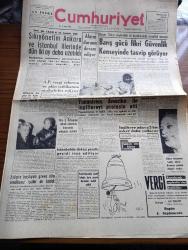 Cumhuriyet Gazetesi - 20 Şubat 1964 - İsmet İnönü Dün TBMM'de Bir Konuşma Yaptı - Sıkıyönetim Ankara Ve İstanbul İllerinde Dün İki Ay Daha Uzatıldı - Rusya Türkiye Aleyhinde İki Teşebbüsünde Muvaffak Olamadı - İstanbul'da Dokuz Yeraltı Geçidi İnşa Edildi - Türk İş Reformları Sabote Edenlerin Karşısında Olduğunu Açıkladı - Saidi Nursi'nin Resmi Önünde Ayin Yapan Nurcular Tevkif Edildi - İngiltere Kıbrısa 2 Bin Asker Yolluyor - Vakit Yakın Yazan İlhan Selçuk Köşe Yazısı - İstanbul Metrosu Yazan Yüksek Mühendis Akif Göksel - Orhan Kalkavan Vefat İlanı - Vergi Muvazenesi Yazan Burhan Felek Köşe Yazısı - İstanbul Ankara Radyosu Programı - Zencilerin Çilesi Yazan Vecdi Kızıl Demir Yazı Dizisi - Real Madrid Takımında Bir Türk Can Bartu - İtalya'da Can Bartu Haftanın Futbolcusu Fotoğraf - Fenerbahçeli Mehmet Ali Has Kıbrıslı Kardeşlerimizle Yanyana Çarpışıyor - Feriköyü Yeni Yılda Lefter Küçükandonyadis Çalıştıracak