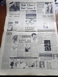 Cumhuriyet Gazetesi - 20 Şubat 1964 - İsmet İnönü Dün TBMM'de Bir Konuşma Yaptı - Sıkıyönetim Ankara Ve İstanbul İllerinde Dün İki Ay Daha Uzatıldı - Rusya Türkiye Aleyhinde İki Teşebbüsünde Muvaffak Olamadı - İstanbul'da Dokuz Yeraltı Geçidi İnşa Edildi - Türk İş Reformları Sabote Edenlerin Karşısında Olduğunu Açıkladı - Saidi Nursi'nin Resmi Önünde Ayin Yapan Nurcular Tevkif Edildi - İngiltere Kıbrısa 2 Bin Asker Yolluyor - Vakit Yakın Yazan İlhan Selçuk Köşe Yazısı - İstanbul Metrosu Yazan Yüksek Mühendis Akif Göksel - Orhan Kalkavan Vefat İlanı - Vergi Muvazenesi Yazan Burhan Felek Köşe Yazısı - İstanbul Ankara Radyosu Programı - Zencilerin Çilesi Yazan Vecdi Kızıl Demir Yazı Dizisi - Real Madrid Takımında Bir Türk Can Bartu - İtalya'da Can Bartu Haftanın Futbolcusu Fotoğraf - Fenerbahçeli Mehmet Ali Has Kıbrıslı Kardeşlerimizle Yanyana Çarpışıyor - Feriköyü Yeni Yılda Lefter Küçükandonyadis Çalıştıracak