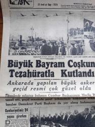Cumhuriyet Gazetesi - 30 Ekim 1946 - Cumhuriyetimiz 24 Yaşına Girerken Yazan Abidin Daver Köşe Yazısı - Büyük Bayram Coşkun Tezahüratla Kutlandı - Cumhuriyetin 23. Yıldönümünü Münasebetiyle Dün İstanbul'da Yapılan Resmi Geçit Fotoğraflar - Meclis Reisi Başbakan Bakanlar Ve Demokrat Parti Başkanı Dün Sabah Atatürk'ün Manevi Huzurunda Fotoğrafı - Stalin'in Rus Siyaseti Hakkında Yeni Beyanatı - İsmet İnönü'nün Sıhhi Vaziyeti İyileşiyor - Mareşal Fevzi Çakmak'ın Dün İzmir'de Demokrat Partililerle Hasbihallleri - Molotov Veto Meselesinde Israr Ediyor - Eski Meclisi Mebusan Reisi Halil Menteşe'nin Hatıraları Yazı Dizisi - Safiye Ayla Ve Hacer Buluş Taksim Kristal Salonunda - İsmail Dümbüllü Tiyatrosu Bu Akşam Kadıköy Süreyya'da - Lorel Hardi Bu Akşam İpek Sinemasında - Anadolu'da Bir Hitit Şehri Bulundu - Yavuz Sultan Selim Ağlıyor Yazan Feridun Fazıl Tülbentçi Yazı Dizisi - Amcabey Ve Panteon Çizen Cemal Nadir - Eminönü Halkevinde Dünkü Münazara Kadın Çalışmalı Mı Çalışmamalı Mı