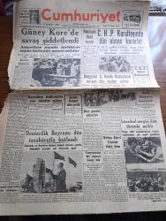 Cumhuriyet Gazetesi - 2 Temmuz 1950 - Kore'den Formoza'ya Başmakale - Güney Kore'de Savaş Şiddetlendi - İsveç De Komünistlere Karşı Cephe Aldı - CHP Kurultayında Dün Alınan Kararlar - Nihat Erim Eski Milletvekilini Ve Delegelerden Bazılarıyla Konuşurken Fotoğraf - İstanbul Milletvekili Senihi Yürüten Ve Kore Harbi - Muzaffer Kayalıbay Hadisesinin Yeni Tahkikat Safhası - Denizcilik Bayramı Dün Tezahüratla Kutlandı Fotoğraf - İstanbul Sergisi Dün Törenle Açıldı Fotoğraf - 3. Dünya Harbi Nasıl Olacak Yazan İngiliz İstihbarat Subayı Philipp Reynoids Yazı Dizisi - Horoz Yazan Falih Rıfkı Atay - Haftanın Şakaları Yazan Burhan Felek - İstanbul Radyosunun Yeni Programı - Posta Güvercini Yazan Kerime Nadir Yazı Dizisi - Türkiye Güzellik Kraliçesi Müsabakası Edib Soyer Fotoğraf - Üç Silahşörler Yazan Alexandre Dumas - Perihan Altındağ Sözeri Ahmet Üstün Ve Mefharet Yıldırım Cağaloğlu Çiftesaraylar Bahçesinde - İster İnan İster İnanma Yazan Ripley - Müşavir Paşa Yazan Haluk Yusuf Şehsuvaroğlu