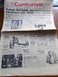 Cumhuriyet Gazetesi - 10 Nisan 1958 - Profesör Hüseyin Nail Kubalı Dün Kürsüsüne İade Edildi - Hüseyin Nail Kubalı'ya Sorulan Sorular - İstanbul'da İstimlak Faaliyeti - Subayların Memurların Aylıkları Arasında Eşitsizlik Kaldırılıyor - İngiliz Elçisi James Bowker Dün Fatin Rüştü Zorlu İle Görüştü - Elazığlı Öğrenciler Kıbrıs'a Gönderecekleri Bir Bayrak İçin Kan Vermekteler - Mareşal Fevzi Çakmak'ın 8. Vefat Yıldönümü - Bir Yıl Müddetle Yeni Bir Banka Açılmayacak - Celal Bayar'ın Almanya Ziyareti - Üçüncü Alev Yazan Nihal Karamağaralı Yazı Dizisi - Laiklik İnkılabının Yıldönümü - Personel Kanunu Münasebetiyle Yazan Burhan Felek Köşe Yazısı - Migros'u Islah Etmeli - Hipnotizmanın Tıpta Yeni Bir Zaferi - Ulus Gazetesi Dün Bir Ay Müddetle Kapatıldı - Manchester Milan Maçlarının Tarihleri Belli Oldu -  İzmir'in Şampiyonu Altay Fotoğraf - Fenerbahçe Dün İstanbul'a Döndü - Milli Takımımız Dün Akşam Belli Oldu - Spor Sarayına Şekil Veriliyor - Beynelmilel Güreş Federasyonu Başkanı Vehbi Emre