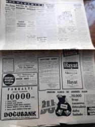 Cumhuriyet Gazetesi - 10 Nisan 1958 - Profesör Hüseyin Nail Kubalı Dün Kürsüsüne İade Edildi - Hüseyin Nail Kubalı'ya Sorulan Sorular - İstanbul'da İstimlak Faaliyeti - Subayların Memurların Aylıkları Arasında Eşitsizlik Kaldırılıyor - İngiliz Elçisi James Bowker Dün Fatin Rüştü Zorlu İle Görüştü - Elazığlı Öğrenciler Kıbrıs'a Gönderecekleri Bir Bayrak İçin Kan Vermekteler - Mareşal Fevzi Çakmak'ın 8. Vefat Yıldönümü - Bir Yıl Müddetle Yeni Bir Banka Açılmayacak - Celal Bayar'ın Almanya Ziyareti - Üçüncü Alev Yazan Nihal Karamağaralı Yazı Dizisi - Laiklik İnkılabının Yıldönümü - Personel Kanunu Münasebetiyle Yazan Burhan Felek Köşe Yazısı - Migros'u Islah Etmeli - Hipnotizmanın Tıpta Yeni Bir Zaferi - Ulus Gazetesi Dün Bir Ay Müddetle Kapatıldı - Manchester Milan Maçlarının Tarihleri Belli Oldu -  İzmir'in Şampiyonu Altay Fotoğraf - Fenerbahçe Dün İstanbul'a Döndü - Milli Takımımız Dün Akşam Belli Oldu - Spor Sarayına Şekil Veriliyor - Beynelmilel Güreş Federasyonu Başkanı Vehbi Emre