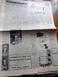 Cumhuriyet Gazetesi - 3 Mayıs 1958 - Gezi Notları 3 Cami Kadın Ve Ötesi Yazanlar Nadir Nadi Köşe Yazısı - Memurlar Arasında Tasfiye Yapılmayacak - Akis Dergisi Mahkum Oldu - Meşhur Orkestra Şefi Georges Tzipine İstanbul'a Geldi Fotoğraf -  Van Özalp'ta 33 Vatandaşın Kurşuna Dizilmesi Hadisesine Dair Meclis Tahkikatı Bitti - Amerika'nın Bize Yardımı İle Alakalı Anlaşma - Kızılcahamam Kazasında Rusça Beyannameler - Atatürk'ün Mareşallik Kılıcı Bulundu - Başbakan Adnan Menderes Karaçi'de - Hayyam'ı Saran Rüzgar Yazan Rüştü Şardağ - Üçüncü Alev Yazan Nihal Karamağaralı Yazı Dizisi -  Yaz Hizmetleri Yazan Burhan Felek Köşe Yazısı - Bir Numaralı Meşhur Atom Casusu Klaus Fuchs Bütün Dünyayı Endişelendiriyor - İstanbul Sinemalar Tiyatrolar Programı - Brezilyalı Bangu İle Fenerbahçe Maçı - Konya Gençlerbirliği Takımı Şampiyon Fotoğraf - Milli Futbol Takımımız Dün Açıklandı - Gazetelerarası Maçta Cumhuriyet 0 Yenisabah 0 - Sümerspor Avrupa'ya Gidecek -  Ankara Poligonu Yıkılıyor - Şadi Tezcan