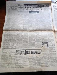 Cumhuriyet Gazetesi - 9 Şubat 1954 - Abidin Daver Yazan Nadir Nadi Köşe Yazısı -  Berlin'de Dörtler Gizli İçtimalara Başladılar - Türk Gökü Tatbikatı Başladı - Üstad Abidin Daver Dün Akşam Vefat Etti - Celal Bayar Dün Akşam Los Angeles'e Gitti - Norveçte Sovyet Casusları -  Beynelmilel Hukukçular Kongresi - İnce Memed Yazan Yaşar Kemal Yazı Dizisi - Abidin Daver'in Neşredilmemiş Son Yazısı Japon Donanması Ne İdi Ne Oldu - Odun Kömür Ateş Yazan Burhan Felek Köşe Yazısı - Kıbrıs'ta Türk Mezarlığını Rumlar Yol Haline Getirdi - Necmi Rıza Konseri Melek Sinemasında - Melbourne'da Olimpiyat Hazırlıkları - İstanbul Belediyesi Şehir Tiyatroları Dram Kısmında Her Şeye Rağmen Komedi Kısmında Makine Oyunu -  Yeni Ses Opereti Venüs Bar -  Bugünkü Radyo Programı - Aşk Herşeyin Üstünde Yazan Sermet Sami Uysal - Resimli Roman Liman Cinayeti Yazan George Simenon - Abidin Daver'e Ait Hatıralar Fotoğraflar - Beynelmilel Portreler Anastasi Mikoyan - 1953 1954 Yunus Nadi Mükafatı En Güzel Hikaye