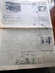 Cumhuriyet Gazetesi - 9 Şubat 1954 - Abidin Daver Yazan Nadir Nadi Köşe Yazısı -  Berlin'de Dörtler Gizli İçtimalara Başladılar - Türk Gökü Tatbikatı Başladı - Üstad Abidin Daver Dün Akşam Vefat Etti - Celal Bayar Dün Akşam Los Angeles'e Gitti - Norveçte Sovyet Casusları -  Beynelmilel Hukukçular Kongresi - İnce Memed Yazan Yaşar Kemal Yazı Dizisi - Abidin Daver'in Neşredilmemiş Son Yazısı Japon Donanması Ne İdi Ne Oldu - Odun Kömür Ateş Yazan Burhan Felek Köşe Yazısı - Kıbrıs'ta Türk Mezarlığını Rumlar Yol Haline Getirdi - Necmi Rıza Konseri Melek Sinemasında - Melbourne'da Olimpiyat Hazırlıkları - İstanbul Belediyesi Şehir Tiyatroları Dram Kısmında Her Şeye Rağmen Komedi Kısmında Makine Oyunu -  Yeni Ses Opereti Venüs Bar -  Bugünkü Radyo Programı - Aşk Herşeyin Üstünde Yazan Sermet Sami Uysal - Resimli Roman Liman Cinayeti Yazan George Simenon - Abidin Daver'e Ait Hatıralar Fotoğraflar - Beynelmilel Portreler Anastasi Mikoyan - 1953 1954 Yunus Nadi Mükafatı En Güzel Hikaye