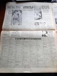 Hürriyet Gazetesi - 23 Mayıs 1960 - Üniversite İmtihanları Ekim Ayında - Ankara'da Gece Yasağı Uzatıldı - Nehru Dün Akşam İstanbul'a Geldi - İstanbul'da Su Kuyruğu Fotoğraf - Cannes Film Festivalinde Sükse Yapan Danik Patisson Fotoğraf -  Türkler İçin Kıbrısta 530 Memurluk Boş -Tanınmış Ressam İbrahim Çallı Vefat Etti - Televizyon İçin Faaliyete Geçildi- İsimsiz Kadın  Yazan Theresa Drake Yazı Dizisi - Eminönü Beyazıt Yolu İçin istimlak  - Kadınlar Birliği Kongresinde Şarkıcıların Soyunması Ağır Tenkidlere Yol Açtı - Liz Taylor Hanımefendi Olmak Merakına Kapıldı - Kalp Aldanmaz Aşk Ve Macera Romanı Çizen Faruk Geç - Sophia Loren Milyoner Kadın Filmini Çevirecek - Hürrem Sultan Yazan Feridun Fazıl Tülbentçi Yazı Dizisi - DYO Boya - Ordu Futbol Takımımız Dünya İkincisi Oldu - Adana'da Yapılan Hususi Maçta Fenerbahçe Beşiktaş'ı 2 0 Yendi - Sofyada Atletizm Müsabakalarında Çetin Şahiner 1. Oldu - Kara Kuvvetleri Atletizm Müsabakalarında Harp Okulu Kazandı - Spor Toto Neticeleri