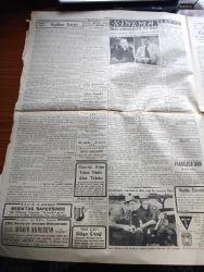 Cumhuriyet Gazetesi - 1 Ağustos 1939 - Gençliğin Terbiyesi Yazan Nadir Nadi Başmakale - İngiliz Sovyet Anlaşması - Tokyo Sokaklarında İngiltere Aleyhine Büyük Nümayişler - Halk Bankası Müdürü Ata Evcim İzahat Veriyor - Mahfiruz Sultan Yazan Kadircan Kaflı Yazı Dizisi - Topkapı Sarayı Bahçesinde Yapılan Hafriyat - Alman Prodüksiyonunun Son Listesi - Kant'ın Kozmogonisi Yazanlar Profesör Salih Murat- Dün Yapılan Yelken Yarışları - Balkan Bisiklet Şampiyonası - Uçurumda Bir Genç Kız Yazan Server Bedi - Yıldırım Harbi Nedir Yazan Abidin Daver - Kıyamet Kopuyor Yazan Maurice Dekobra Yazı Dizisi - Günün Bulmacası - Kodak - Arıların Yaşayışı - Ziraat Bankası - Hasan Traş Bıçağı - Fosfarfol Kan Kuvvet İştah Şurubu - Remington Daktilo - Krem Kanzuk - Hitler Beyrutta - Filistin Tedhişçileri Lideri Abdurrahman Ammanda - İzmir Kızılay Reisi Cevdet Fuat Vefat Etti - Fransa'da Büyük Seçimin Tehiri Yazan Peyami Safa - Taklit Türk Sigaraları - Yugoslav Talebeleri Topkapı Sarayında Fotoğraf