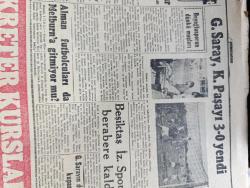 Cumhuriyet Gazetesi - 9 Eylül 1956 - Otuz Dördüncü 9 Eylül - Başkumandan Müşir Gazi Mustafa Kemal Ve Büyük Erkanı Harbiye Reisi Müşir Fevzi Paşalar 34 Yıl Evvel İzmir'e Girerken Fotoğraf - Banka Kredilerini Yüzde 20 Arttıran Karar Çıktı - Harp Okulları İçin Kararlaşan Yeni Sistem - Celal Bayar'ın Marmara Gezisi - Milli Eğitim Bakanı Ahmed Özel Ortaokullarda Din Derslerinin Nasıl Okutulacağını Anlattı - Pakistan Başbakanı Muhammed Ali İstifa Etti - Kıbrıs'ta Basılan Karakol - Don Camillo'nun Küçük Alemi Çeviren Burhan Felek Yazı Dizisi - Geçmişten Mi Gelecekten Mi Yazan Hasan Ali Yücel - Aşktan Da Üstün Yazan Elizabeth Gaskell Yazı Dizisi - Kıymetli Sanatkar Zeki Müren Yeni Çiftesaraylar Bahçesinde -  Amerika'da Beyaz Zenci Kavgası - Haftanın Şakaları Yazan Burhan Felek - Mualla Mukadder Atakan Beyazparkta - Sinemalarda Göreceğiniz 80 Dünya Şaheserinden Bir Kaçı - Galatasaray Kasımpaşayı 3 0 Yendi - Fenerbahçe Adalet Karşılaşıyor - Fahri Somer
