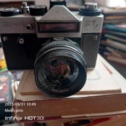 Zenith ET analog fotoğraf makinesi . Çalışır vaziyette  Temiz