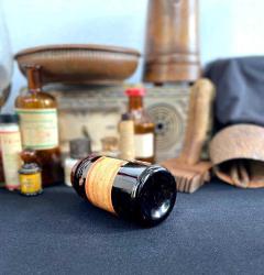 1930 Almanya, Merck Orijinal Damgalı Nadir Amber Cam Koleksiyonluk Şişe
