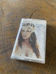 HÜLYA AVŞAR - 2002 / AŞIKLAR DELİDİR - KASET (JELATİNİNDE)