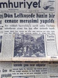 Cumhuriyet Gazetesi - 30 Ocak 1958 - Ankara Toplantısı Yazan Nadir Nadi Başmakale - Bağdat Paktı Konseyi Bugün Sona Eriyor - Dün Lefkoşe'de Hazin Bir Cenaze Merasimi Yapıldı - Ay Yıldızlı Bayraklara Sarılı 8 Türk'ün Cenazesi 20 Bin Kişinin Elleri Üstünde Fotoğraf - İngilizler Muhtariyet Planı Üzerinde Gene Israr Ediyor - Osman Bölükbaşının Yargılanmasına Dün Devam Edildi - Türkiye'de Suni Peyk Çalışmaları - Dünyanın En Büyük Emniyet Teşkilatı FBI'in Hikâyesi Çeviren M. Kenan Kan Yazı Dizisi - Müzeyyen Senar Her Akşam Tepebaşı Bahçesinde - Safiye Ayla Bağdada Gidiyor - Squibb'in 100. Yıldönümü Fotoğrafı - Faruk Moreno Gazetecilerle Konuştu - Almanlar Asya Gribine Karşı Aşıyı Buldular - Uranyum Atomunun Pabucunu Dama Atan Büyük Keşif - Meşhur Tablolarda Mantık Hataları - Avustralya Tenis Şampiyonluğunu Cooper Kazandı - Galatasaray 98 Teknik Üniversite 31 - Vefa 56 Darüşşafaka 56 - Kız Maçlarında Yavuz Sultan Selim Kadıköy Galipler - Fenerbahçe Pazar Günü Çalışacak