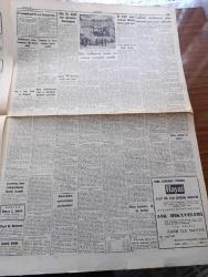 Cumhuriyet Gazetesi - 30 Ocak 1958 - Ankara Toplantısı Yazan Nadir Nadi Başmakale - Bağdat Paktı Konseyi Bugün Sona Eriyor - Dün Lefkoşe'de Hazin Bir Cenaze Merasimi Yapıldı - Ay Yıldızlı Bayraklara Sarılı 8 Türk'ün Cenazesi 20 Bin Kişinin Elleri Üstünde Fotoğraf - İngilizler Muhtariyet Planı Üzerinde Gene Israr Ediyor - Osman Bölükbaşının Yargılanmasına Dün Devam Edildi - Türkiye'de Suni Peyk Çalışmaları - Dünyanın En Büyük Emniyet Teşkilatı FBI'in Hikâyesi Çeviren M. Kenan Kan Yazı Dizisi - Müzeyyen Senar Her Akşam Tepebaşı Bahçesinde - Safiye Ayla Bağdada Gidiyor - Squibb'in 100. Yıldönümü Fotoğrafı - Faruk Moreno Gazetecilerle Konuştu - Almanlar Asya Gribine Karşı Aşıyı Buldular - Uranyum Atomunun Pabucunu Dama Atan Büyük Keşif - Meşhur Tablolarda Mantık Hataları - Avustralya Tenis Şampiyonluğunu Cooper Kazandı - Galatasaray 98 Teknik Üniversite 31 - Vefa 56 Darüşşafaka 56 - Kız Maçlarında Yavuz Sultan Selim Kadıköy Galipler - Fenerbahçe Pazar Günü Çalışacak
