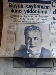 Cumhuriyet Gazetesi - 28 Haziran 1947 - Büyük Kaybımız Yunus Nadi'nin İkinci Ölüm Yıldönümü Fotoğraf - Bir Hatıra Yazan Yunus Nadi - Celal Bayar'ın Sivas'ta Dün Söylediği Nutuk - Demokrat Parti Genel Başkanı İsmet İnönü İle Görüşmelerine Dair İlk Açıklamayı Yaptı - Milletlerarası Bankadan 400 Milyon İstiyoruz - Polis Silah Aramalarına Hız Verdi - Et Buhranı Dün İstanbul'da En Şiddetli Devresine Girdi - Yunus Nadinin İlk Yazıları Yazan Kemal Salih Sel - Telefon Malzemesi geldi - Yeni Atletizm Ajanı Fenerbahçeli İdarecilerden Füruzan Tekil Oldu - Kocalara Eşek Dili Yediren Büyücü - Adak Yazan Kemal Ragıp Yazı Dizisi - Muhtar Seçiminde Jandarma Baskısı - Hasan Ali Yücel Kenan Öner Davası - Safiye Ayla Suzan Güven Semiha Coşar Cağaloğlu Çiftesaraylar Bahçesinde - İki Film Birden Sümer Sinemasında - Köy Kızı Filmi Taksim Sinemasında - Pehlivan Güreşleri Şehremini İnşirah Bahçesinde - Müzeyyen Senar Işıl Büyükdere Beyazparkta - Bugünkü Radyo Programı - Bulmaca - Nevrozin - Zehra Bilir