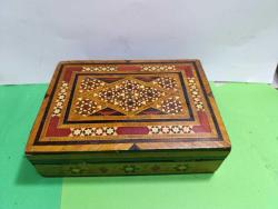 ÇY10------MARKUTERİ İŞÇİLİK ESKİ EL YAPIMI AHŞAP KUTU