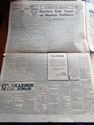 Cumhuriyet Gazetesi - 19 Ocak 1953 - Başbakan'ın Hitabesi Yazan Abidin Daver Başmakale - Başbakan Adnan Menderes Dün Antep'te Yaptığı Mühim Konuşma - Fuat Köprülü Dün Akşam Yugoslavya'ya Gitti Fotoğraf - İngiliz Dışişleri Bakanı Eden'in Türkiye Seyahati - Beşiktaş Vefa İle 1 1 Berabere Kaldı - Kasımpaşa Beykoz Maçı Berabere Bitti Fotoğraf - Turizm Balosunda Şehir Kıyafetleri Fotoğrafı - İran'da Kızardım Kaşani İhtilafı Ciddi Bir Safhaya Girdi - 3 Kadının Romanı Yazan Peride Celal Yazı Dizisi - Revü De Cuba Tepebaşı Gazinosunda - Müşterek Utanç Yazan Burhan Felek Köşe Yazısı - Komünist Partisi İsrail'de Kanundışı Ediliyor - Malatya'da Ahmet Emin Yalman Suikastı İle İlgili Yeni Tevkifler - Malatya Büyük Doğu Cemiyeti - İstanbul Ankara Radyosu Programı - Bedri Rahmi Eyüboğlu Ve Eşi Eren Eyüpoğlu'nun Açtıkları Sergi Fotoğraf - Hikaye Dalga Geçiyoruz Yazan Halikarnas Balıkçısı - Nefis Arı Bisküvileri - Türkiye İş Bankası - Alman Siemens Elektrik Süpürgeleri - Nezle İlacı Enfiyol