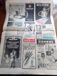 Cumhuriyet Gazetesi - 19 Ocak 1953 - Başbakan'ın Hitabesi Yazan Abidin Daver Başmakale - Başbakan Adnan Menderes Dün Antep'te Yaptığı Mühim Konuşma - Fuat Köprülü Dün Akşam Yugoslavya'ya Gitti Fotoğraf - İngiliz Dışişleri Bakanı Eden'in Türkiye Seyahati - Beşiktaş Vefa İle 1 1 Berabere Kaldı - Kasımpaşa Beykoz Maçı Berabere Bitti Fotoğraf - Turizm Balosunda Şehir Kıyafetleri Fotoğrafı - İran'da Kızardım Kaşani İhtilafı Ciddi Bir Safhaya Girdi - 3 Kadının Romanı Yazan Peride Celal Yazı Dizisi - Revü De Cuba Tepebaşı Gazinosunda - Müşterek Utanç Yazan Burhan Felek Köşe Yazısı - Komünist Partisi İsrail'de Kanundışı Ediliyor - Malatya'da Ahmet Emin Yalman Suikastı İle İlgili Yeni Tevkifler - Malatya Büyük Doğu Cemiyeti - İstanbul Ankara Radyosu Programı - Bedri Rahmi Eyüboğlu Ve Eşi Eren Eyüpoğlu'nun Açtıkları Sergi Fotoğraf - Hikaye Dalga Geçiyoruz Yazan Halikarnas Balıkçısı - Nefis Arı Bisküvileri - Türkiye İş Bankası - Alman Siemens Elektrik Süpürgeleri - Nezle İlacı Enfiyol