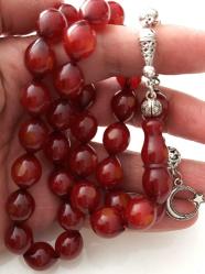 OSMANLI DÖNEMİ MALZEMEDEN YAPILMA ŞIKIR ŞIKIR HARİKA BENEKLİ KIRMIZI RENKLİ GÜMÜŞ PÜSKÜLLÜ MUHTEŞEM SIKMA KEHRİBAR TESPİH 3YYY1R ÇOK NADİR