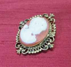 ViNTaGe AVON KlaSiK CAMEO BROŞ....İçİ KuTuLu