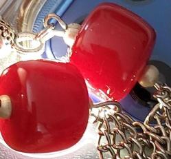 OSMANLI DÖNEMİ MALZEMEDEN YAPILMA ZAZA MODEL KIRMIZI RENKLİ PİRİNÇ PÜSKÜLLÜ MUHTEŞEM SIKMA KEHRİBAR TESPİH 2NNNR1 ÇOK NADİR