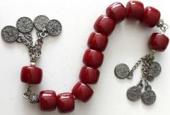 OSMANLI DÖNEMİ MALZEMEDEN YAPILMA ZAZA MODEL KIRMIZI RENKLİ PİRİNÇ PÜSKÜLLÜ MUHTEŞEM SIKMA KEHRİBAR TESPİH 2NNNR1 ÇOK NADİR