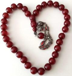 OSMANLI DÖNEMİ MALZEMEDEN YAPILMA ŞIKIR ŞIKIR HARİKA KIRMIZI RENKLİ GÜMÜŞ PÜSKÜLLÜ MUHTEŞEM SIKMA KEHRİBAR TESPİH 1DDD2RA1 ÇOK NADİR