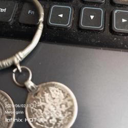 1827-1923 arası 3 adet gümüş para ve işlemeli halkadan oluşan gerdanlık kolye