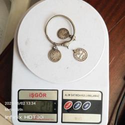 1827-1923 arası 3 adet gümüş para ve işlemeli halkadan oluşan gerdanlık kolye