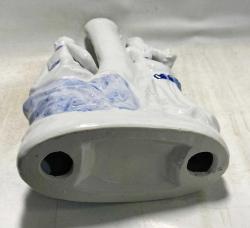 Antika Porselen Biblo, Biblo Vazo Yüksek kalite porselen malzemeden Rokoko etkisi taşıyan, kadın ve erkek formunda neo-klasik romantizm tarzında sahneleme kompozisyonlu, parlak sır üzeri kobalt mavisi el boyama ve yaldız geçme inanılmaz şık eski biblo vazo. Yükseklik:26 cm Genişlik:15 cm